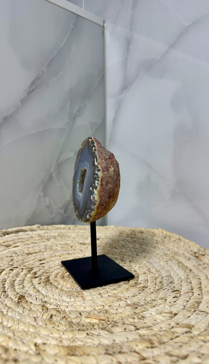 Agaat geode op standaard
