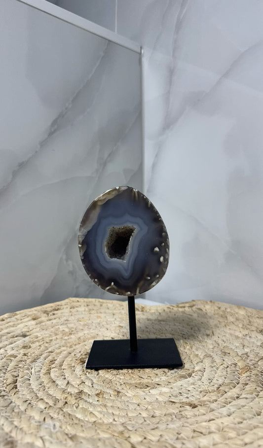 Agaat geode op standaard